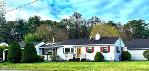10 Hollywood Dr, Brick, NJ 08723