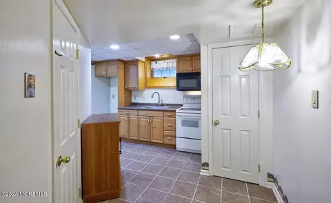 Kitchen - 9 Paceview Dr, Howell, NJ 07731 photo 4 of 4