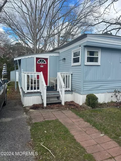 105 Evergreen Ln, Barnegat, NJ 08005