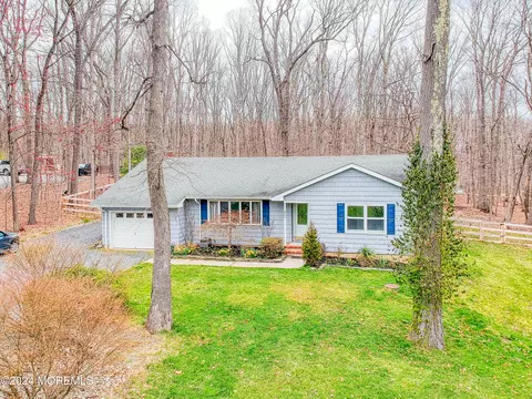 260 Sweetmans Ln, Millstone, NJ 08535