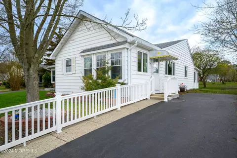 10 Constitution Blvd # B, Whiting, NJ 08759