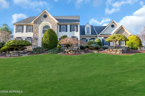28 Molly Pitcher Dr, Manalapan, NJ 07726