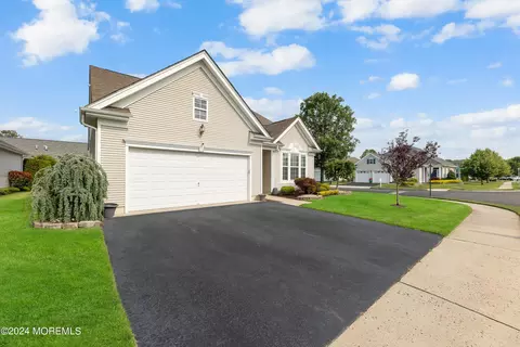 168 Huntington Dr, Jackson, NJ 08527