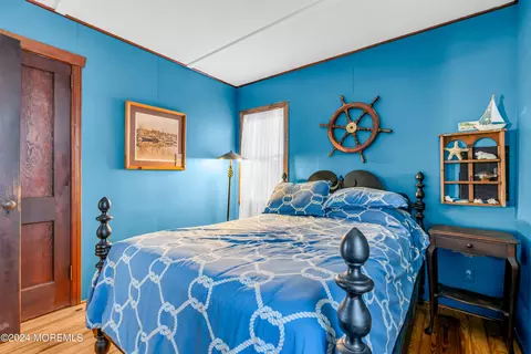 Bedroom - 504 Pinecroft Dr, Brick, NJ 08723 photo 4 of 4