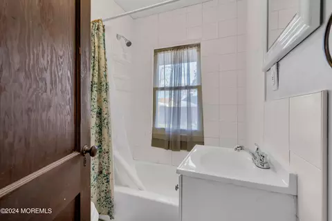 Bath - 504 Pinecroft Dr, Brick, NJ 08723 photo 1 of 1
