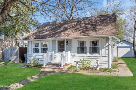 504 Pinecroft Dr, Brick, NJ 08723