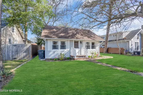 Exterior - 504 Pinecroft Dr, Brick, NJ 08723 photo 4 of 15