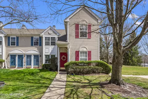 33 Stagecoach Dr, Holmdel, NJ 07733