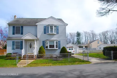18 Thorne Pl, Keansburg, NJ 07734