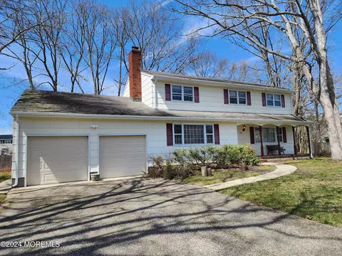 40 Tanglewood Rd, Brick, NJ 08724