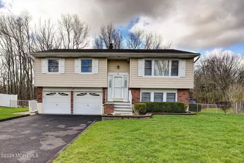 26 Country Club Dr, Tinton Falls, NJ 07753