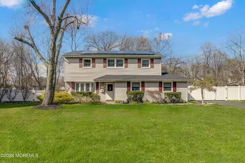 11 E Coach Dr, Hazlet, NJ 07730