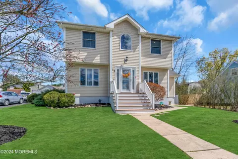 12 Victory Dr, Englishtown, NJ 07726