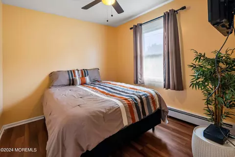 Bedroom - 34 Maple St, Waretown, NJ 08758 photo 4 of 4