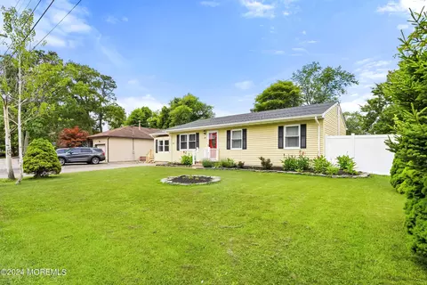 Exterior - 34 Maple St, Waretown, NJ 08758 photo 2 of 6
