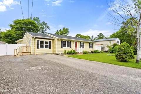 Exterior - 34 Maple St, Waretown, NJ 08758 photo 3 of 6