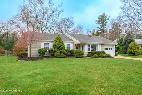 172 Beechwood Dr, Shrewsbury, NJ 07702