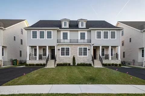 67 Lenox Dr, Lakewood, NJ 08701