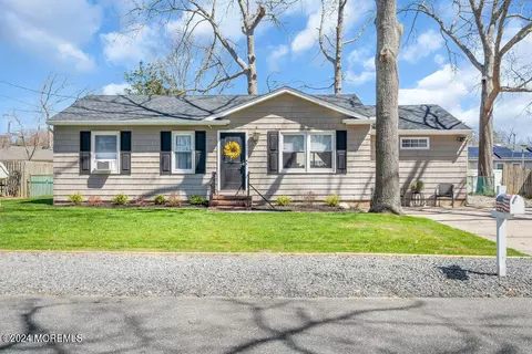 40 Saltspray Dr, Forked River, NJ 08731