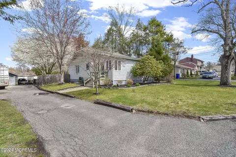 16 Mapletree Rd, Toms River, NJ 08753