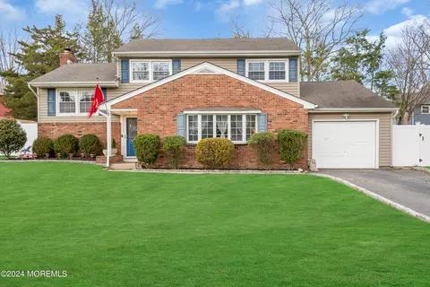 80 Shady Nook Dr, Toms River, NJ 08755