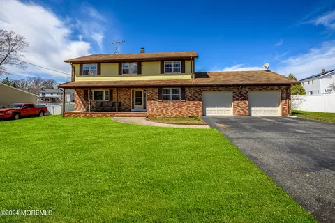 5 Windsor Rd, Howell, NJ 07731
