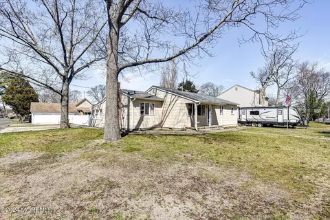 Exterior - 474 Driver Ave, Brick, NJ 08723 photo 4 of 11