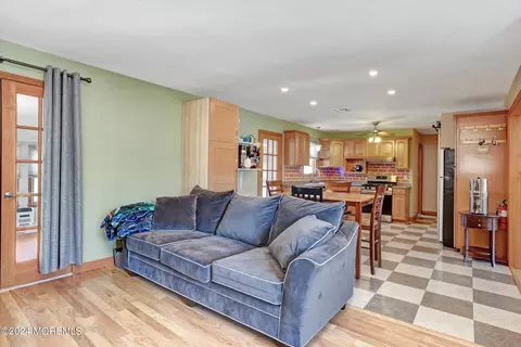Living - 474 Driver Ave, Brick, NJ 08723 photo 6 of 8