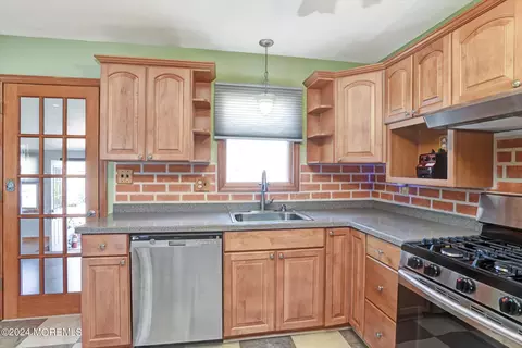 Kitchen - 474 Driver Ave, Brick, NJ 08723 photo 4 of 4