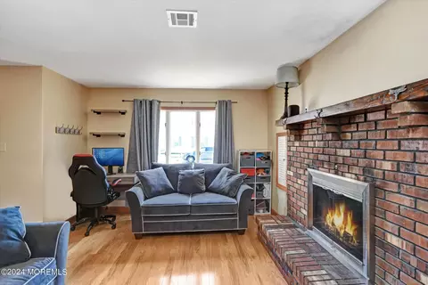 Living - 474 Driver Ave, Brick, NJ 08723 photo 5 of 8