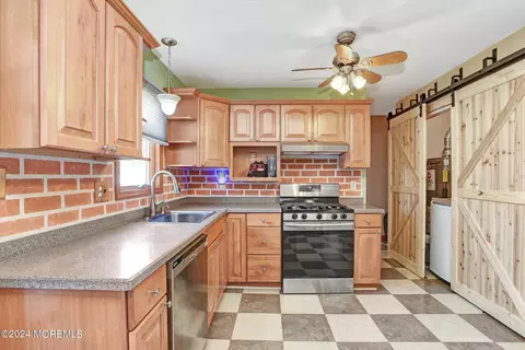Kitchen - 474 Driver Ave, Brick, NJ 08723 photo 3 of 4