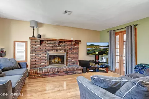 Living - 474 Driver Ave, Brick, NJ 08723 photo 3 of 8