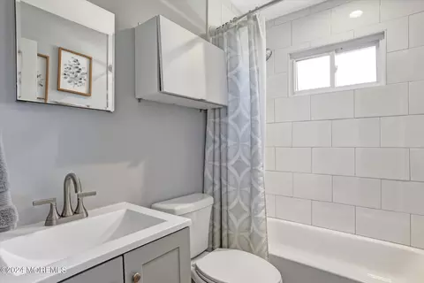 Bath - 474 Driver Ave, Brick, NJ 08723 photo 1 of 2