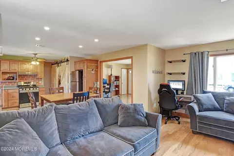 Living - 474 Driver Ave, Brick, NJ 08723 photo 7 of 8