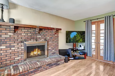 Living - 474 Driver Ave, Brick, NJ 08723 photo 4 of 8