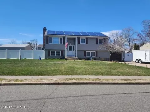 88 Blossom Dr, Toms River, NJ 08753