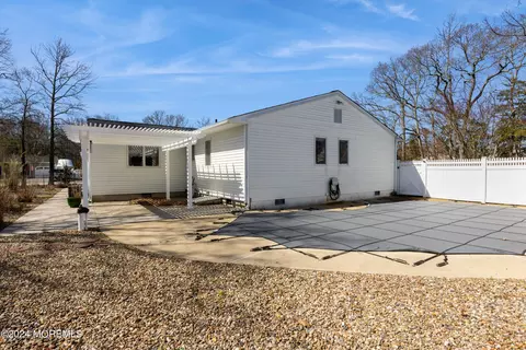 Exterior - 601 Forest Ln, Forked River, NJ 08731 photo 5 of 8
