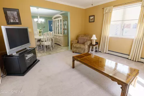 Living - 601 Forest Ln, Forked River, NJ 08731 photo 5 of 6