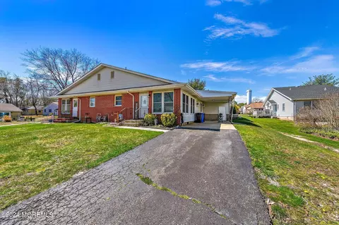 16 Magnolia Rd # B, Manahawkin, NJ 08050
