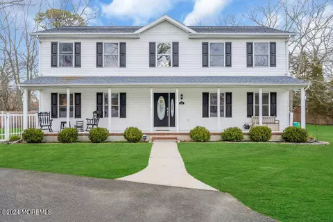 256 Dogwood Ln, Forked River, NJ 08731