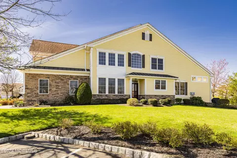 20 Majestic Dr, Tinton Falls, NJ 07724