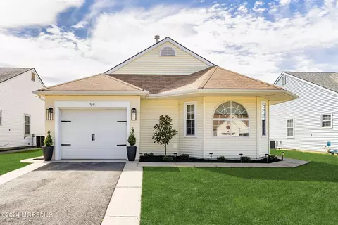 94 Narberth Way, Toms River, NJ 08757