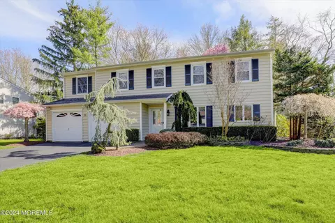 31 Shady Ln, Freehold, NJ 07728