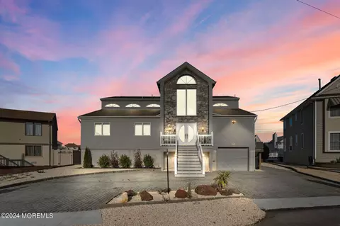3330 Windsor Ave, Toms River, NJ 08753