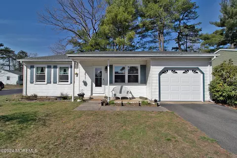 58 Chelsea Dr #70, Whiting, NJ 08759