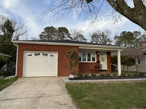 774 Jamaica Blvd, Toms River, NJ 08757
