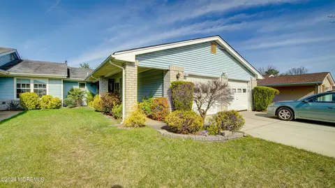 600 Madison Dr #600B, Monroe, NJ 08831