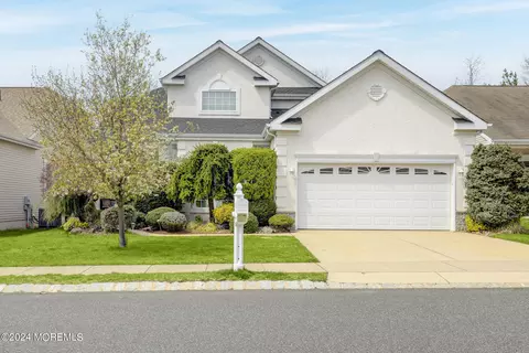 42 Baltusrol Dr, Jackson, NJ 08527