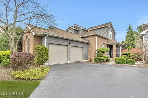 17 Fairway Blvd, Monroe, NJ 08831
