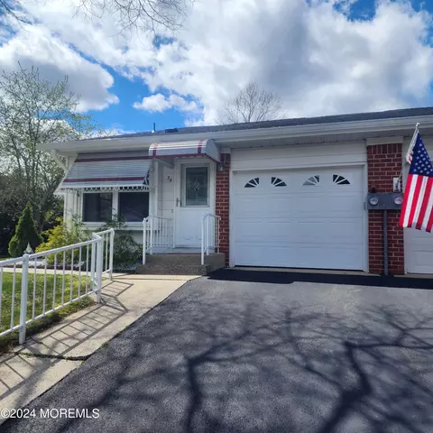 3 Crockett Ln #A, Whiting, NJ 08759